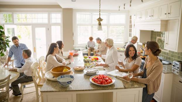 Holiday-family-in-kitchen-(2).jpg